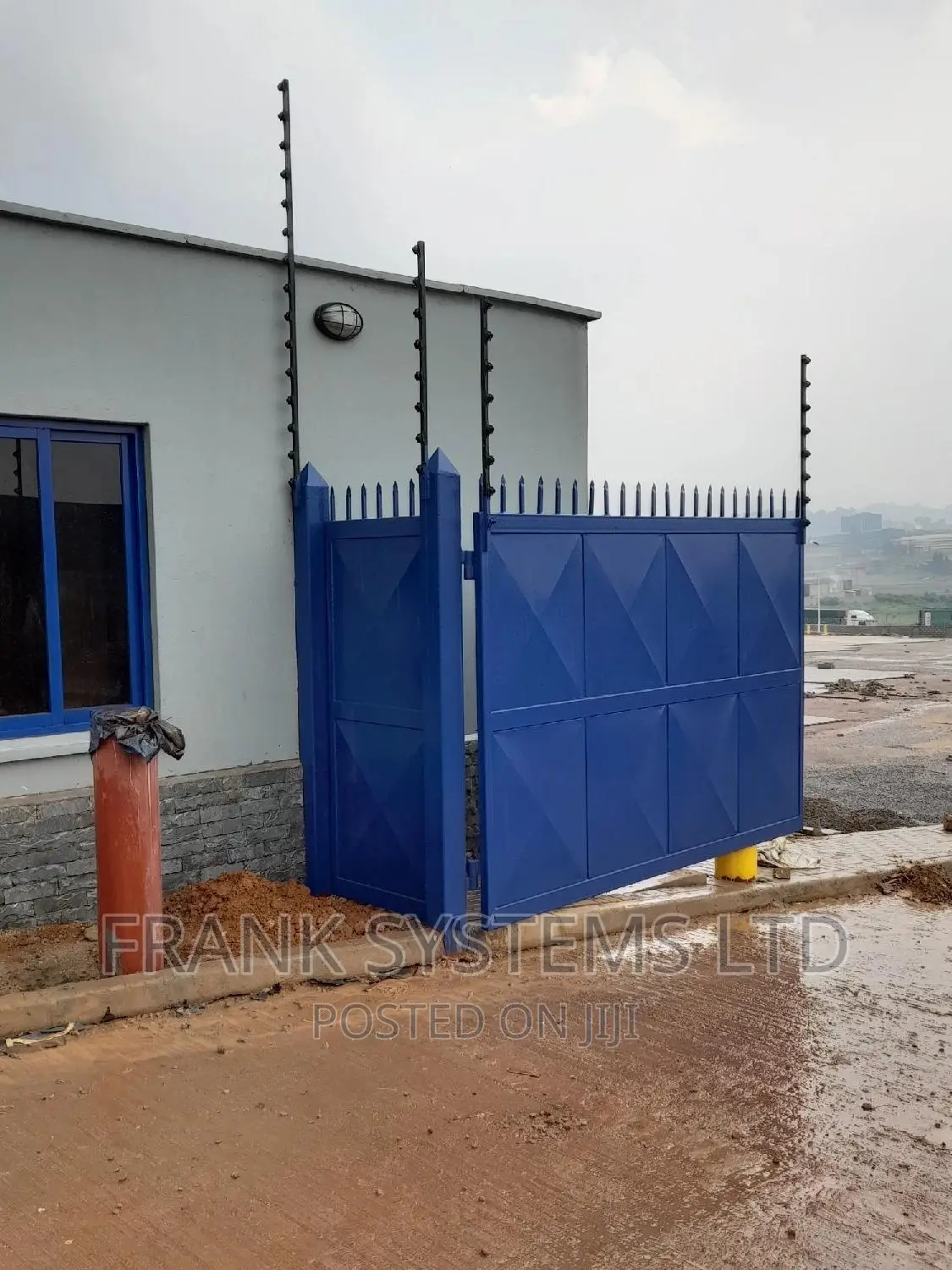 Electric Fence System With Razor Wire 6lines