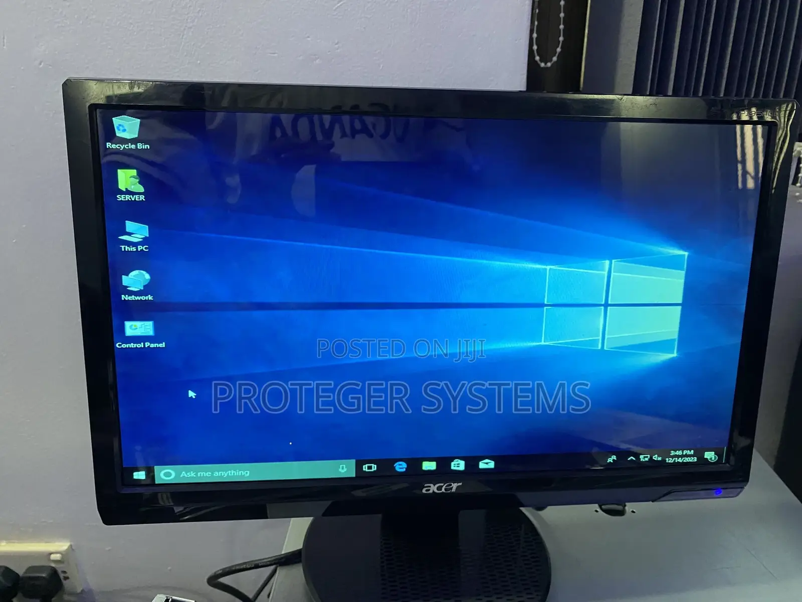 Server 12GB Intel Xeon HDD+SSD 1T