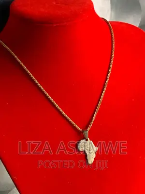 Simple Unisex Necklaces With an African Pendant