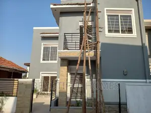 Furnished 4bdrm Duplex in Kira Mamerito for sale