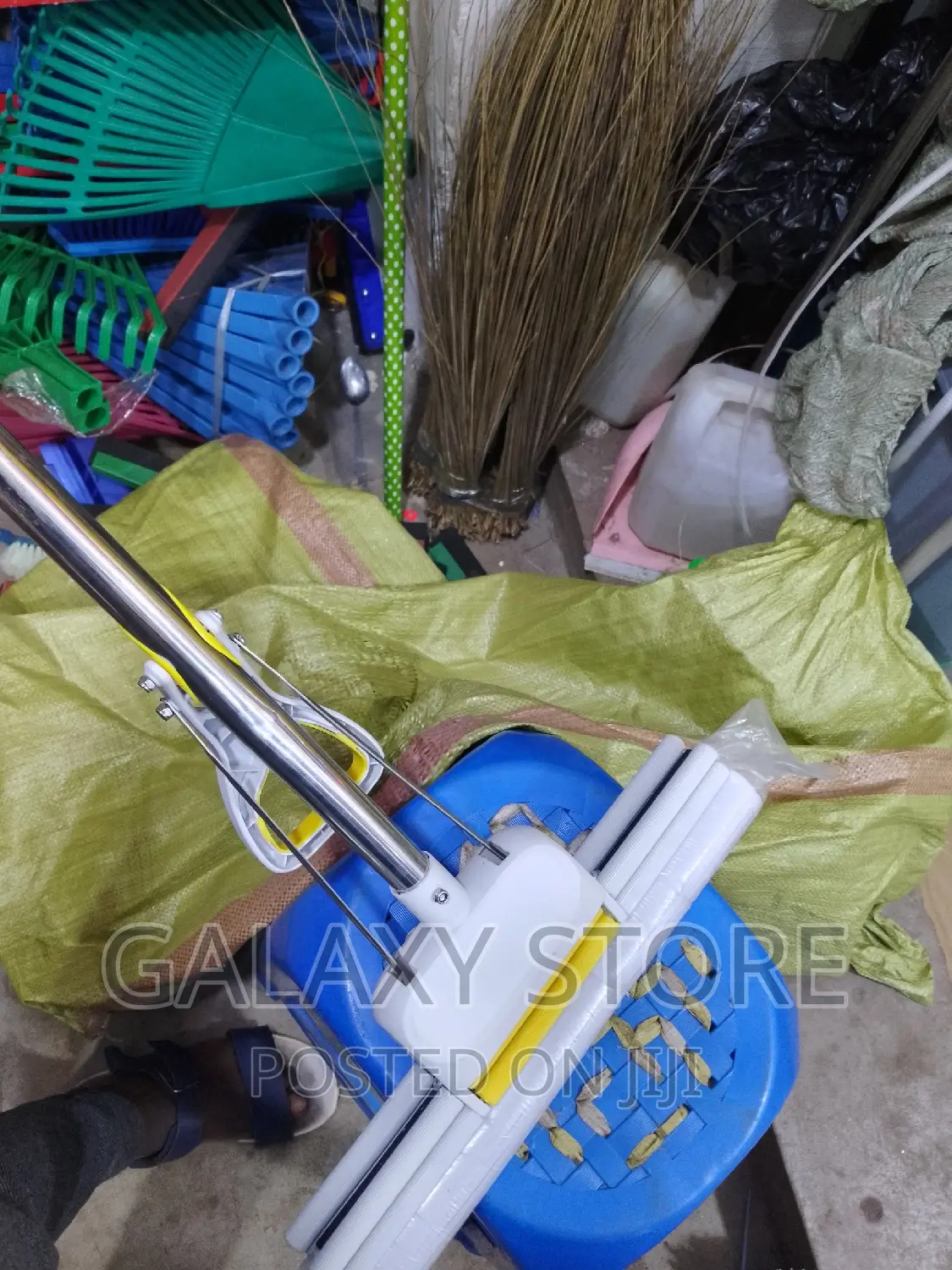 Self Squeeze Mop With Super Absorbent Sponge Head
