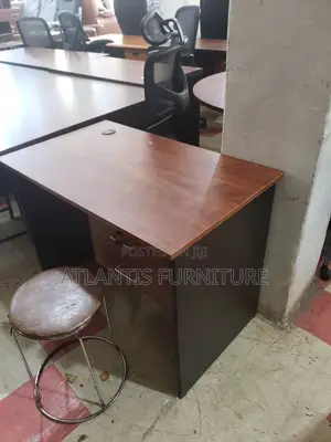 A Durable Red Oak One Meter Office Table