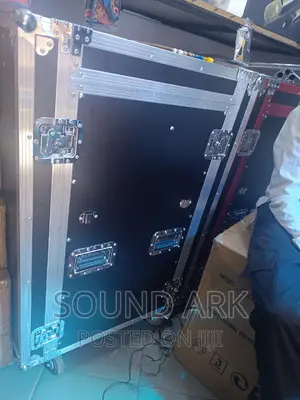 Flight Case or DJ Rack 16U