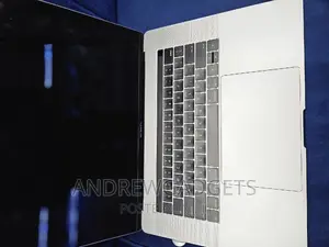 Laptop Apple MacBook Pro 2017 16GB Intel Core i7 SSD 256GB