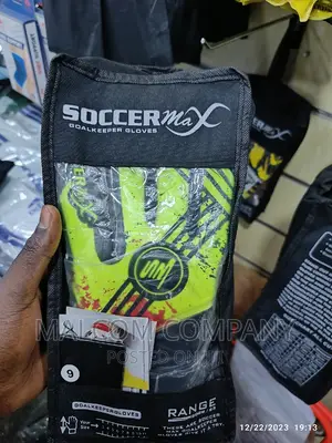 Soccer Max Goal Keeper Gloves