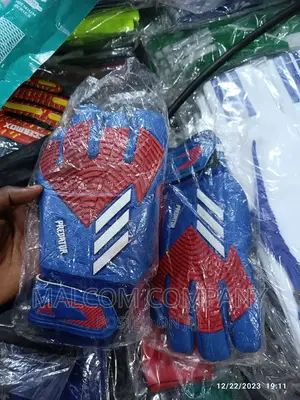 Goal Keeper Gloves.