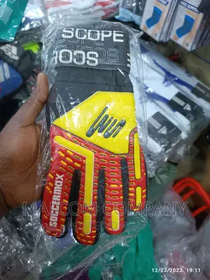 Soccer Max Goal Keeper Hand Gloves