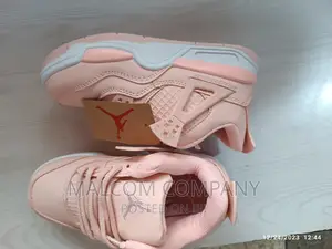 Girl's Sneaker Shoes.