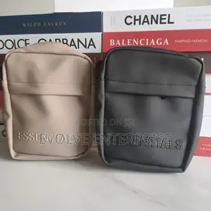 ESSENTIALS Men's Messenger Bag