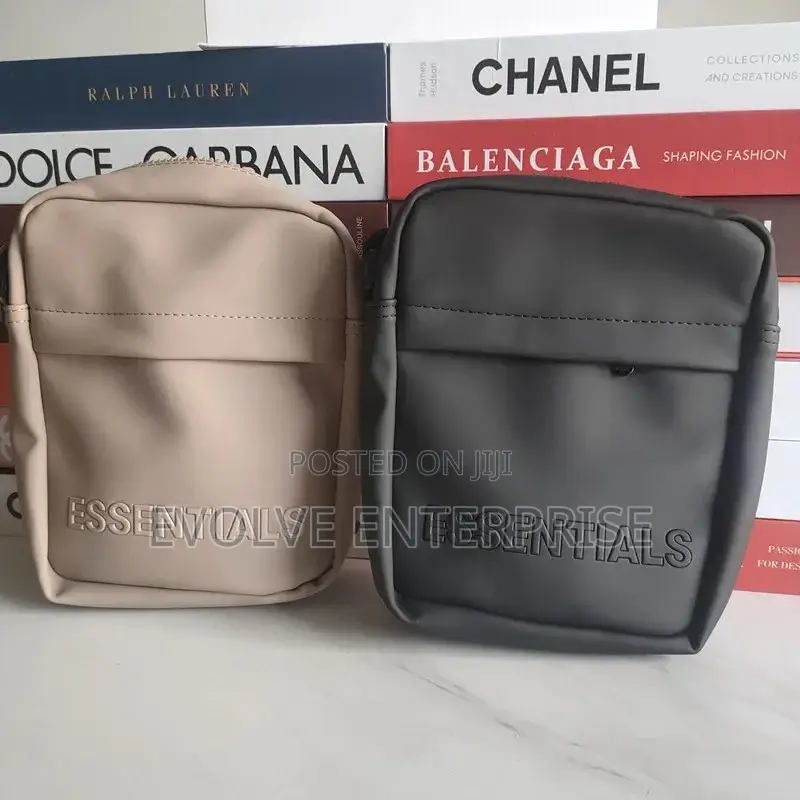 ESSENTIALS Men's Messenger Bag