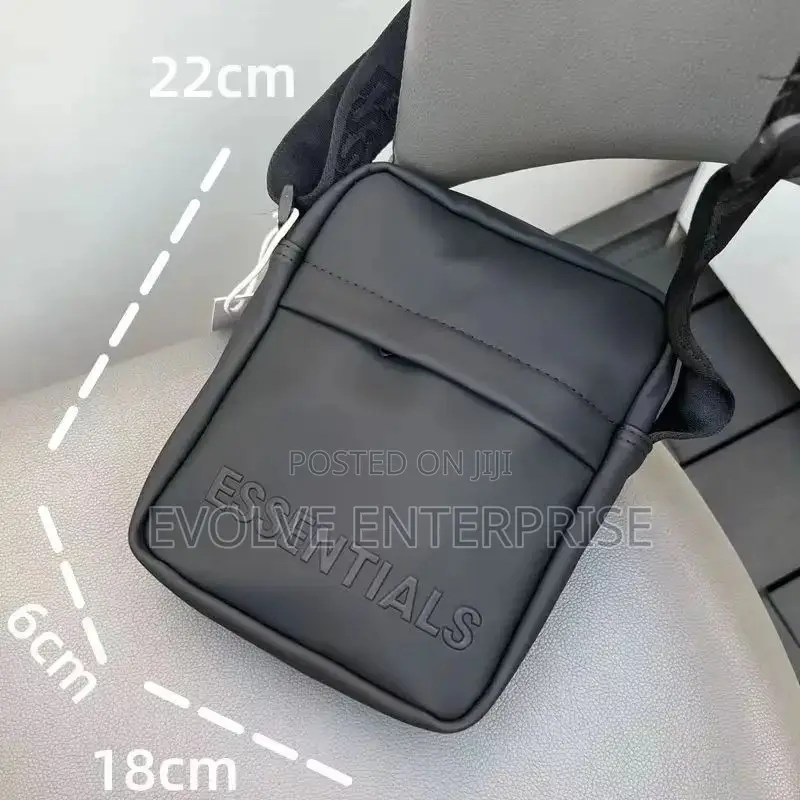 ESSENTIALS Men's Messenger Bag