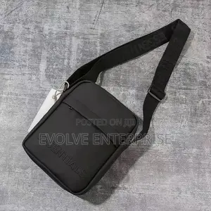 ESSENTIALS Men's Messenger Bag