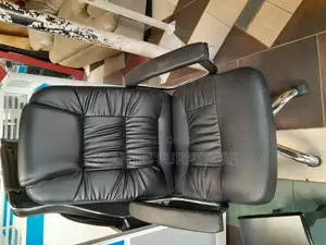 Office Chair (With Arms)