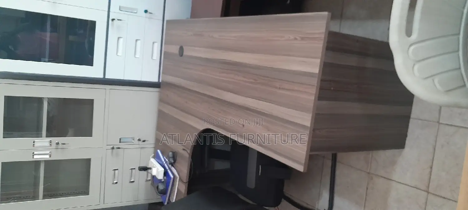 L Shape Table(Curve)