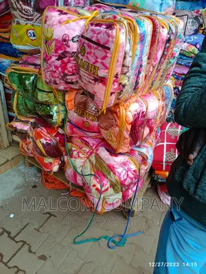 100pcs of 3.5kg Blankets,Schools, Hospitals Refugee Camps