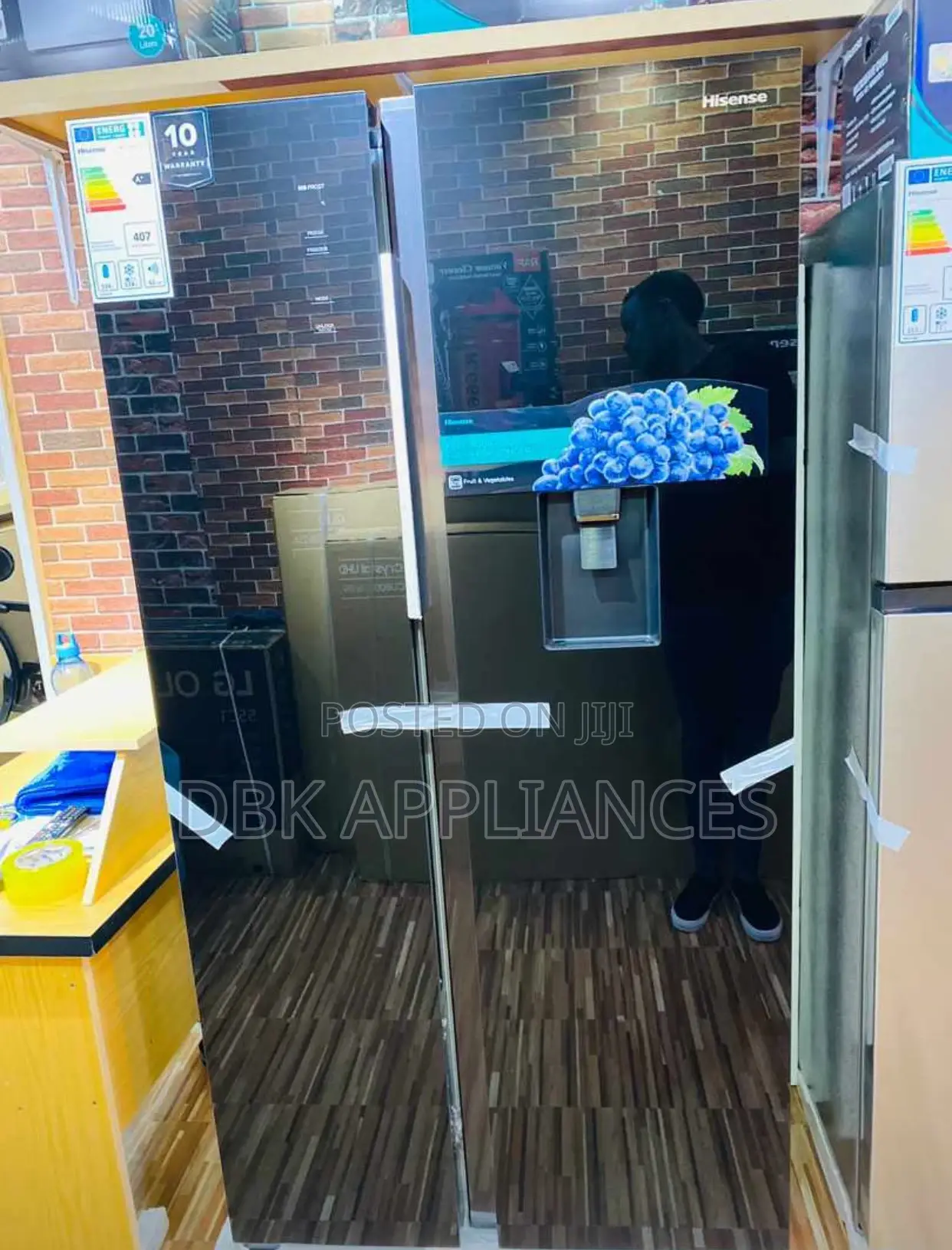 Hisense 670L Side by Side Refrigerator With a Dispenser