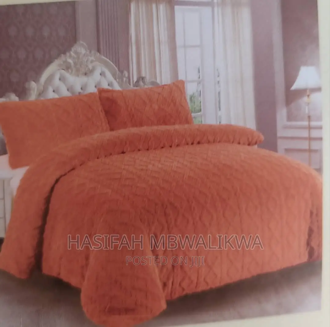 Woolen Soft Duvet / Blanket + Two Pillow Cases and 1bedsheet