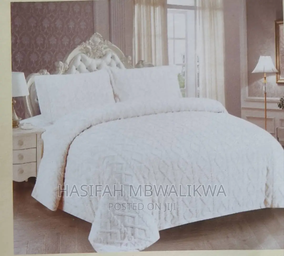 Woolen Soft Duvet / Blanket + Two Pillow Cases and 1bedsheet