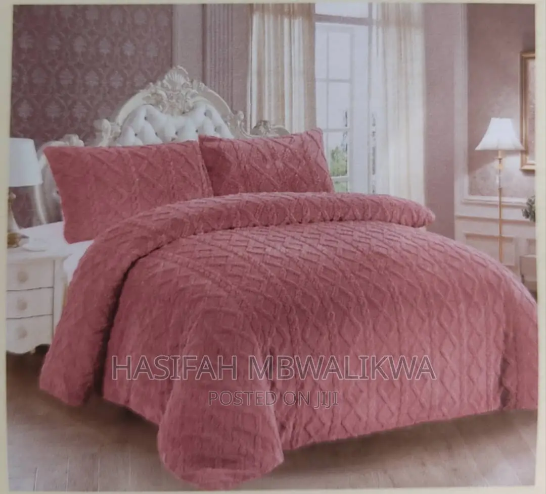 Woolen Soft Duvet / Blanket + Two Pillow Cases and 1bedsheet