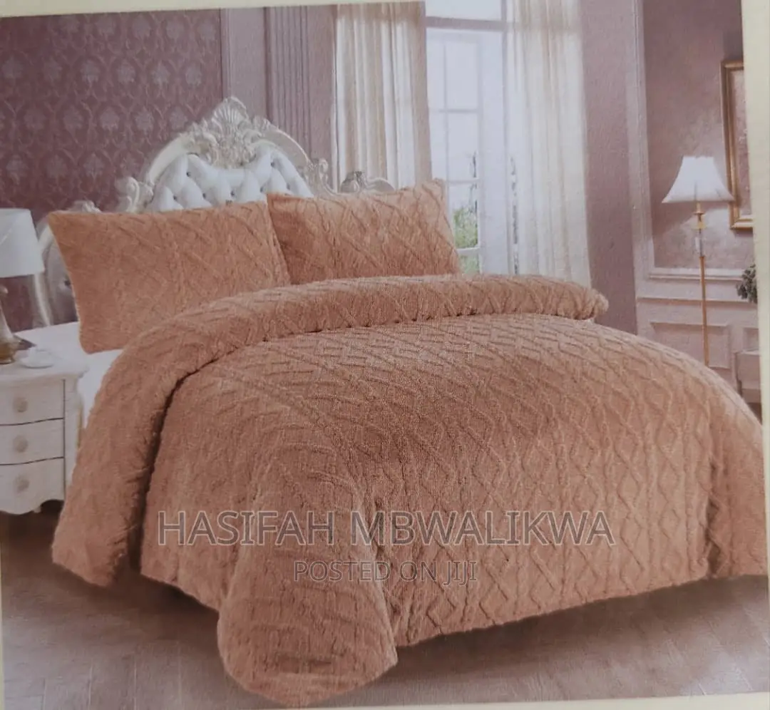 Woolen Soft Duvet / Blanket + Two Pillow Cases and 1bedsheet