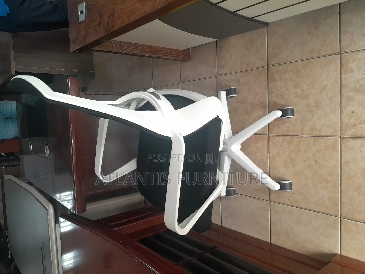 A White Leg Office Chairs