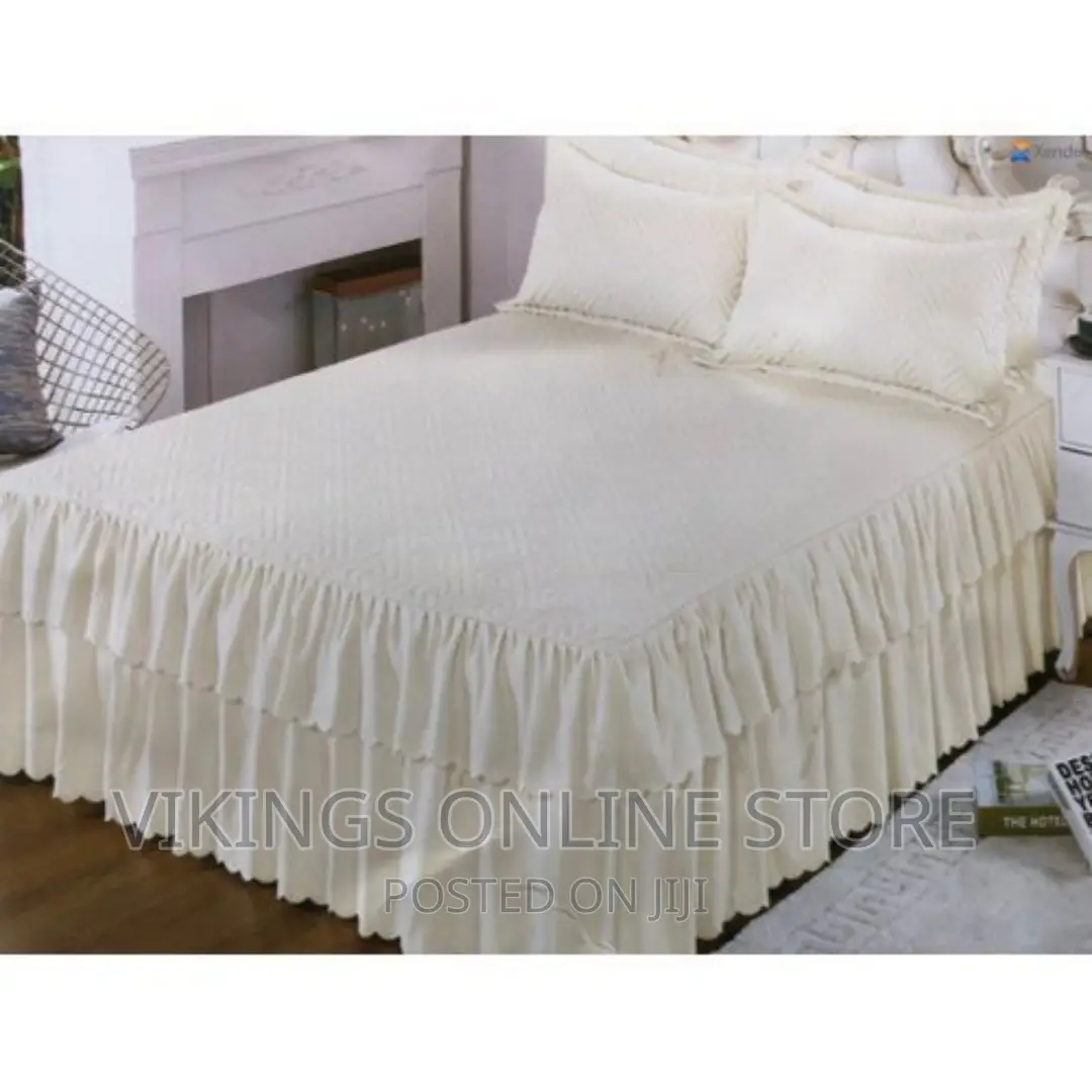 Quilted Wavy Cotton Bedliner With 2 Pillow Covers – Cream