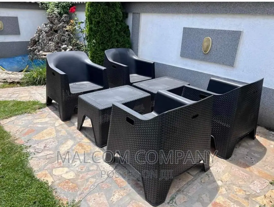 Restaurant/Bar Chairs and Table