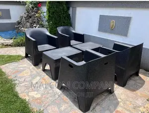 Restaurant/Bar Chairs and Table