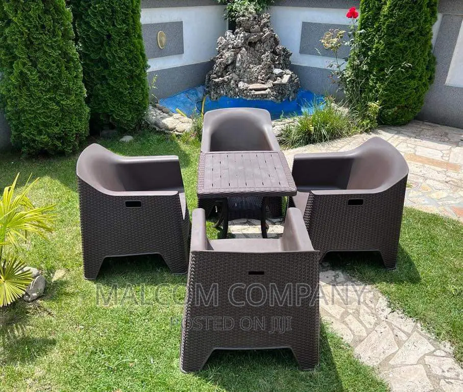 Plastic Chairs and Table for Gardens, Bars, Restaurant