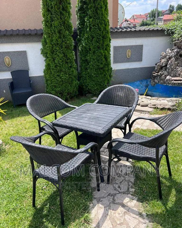 Plastic Chairs and Table for Restaurants, Gardens, Bars