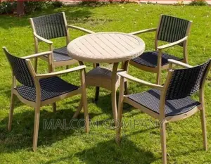 Plastic Chairs With Round Table