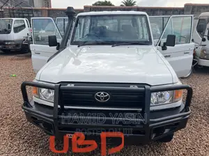 Toyota Land Cruiser 2017 White