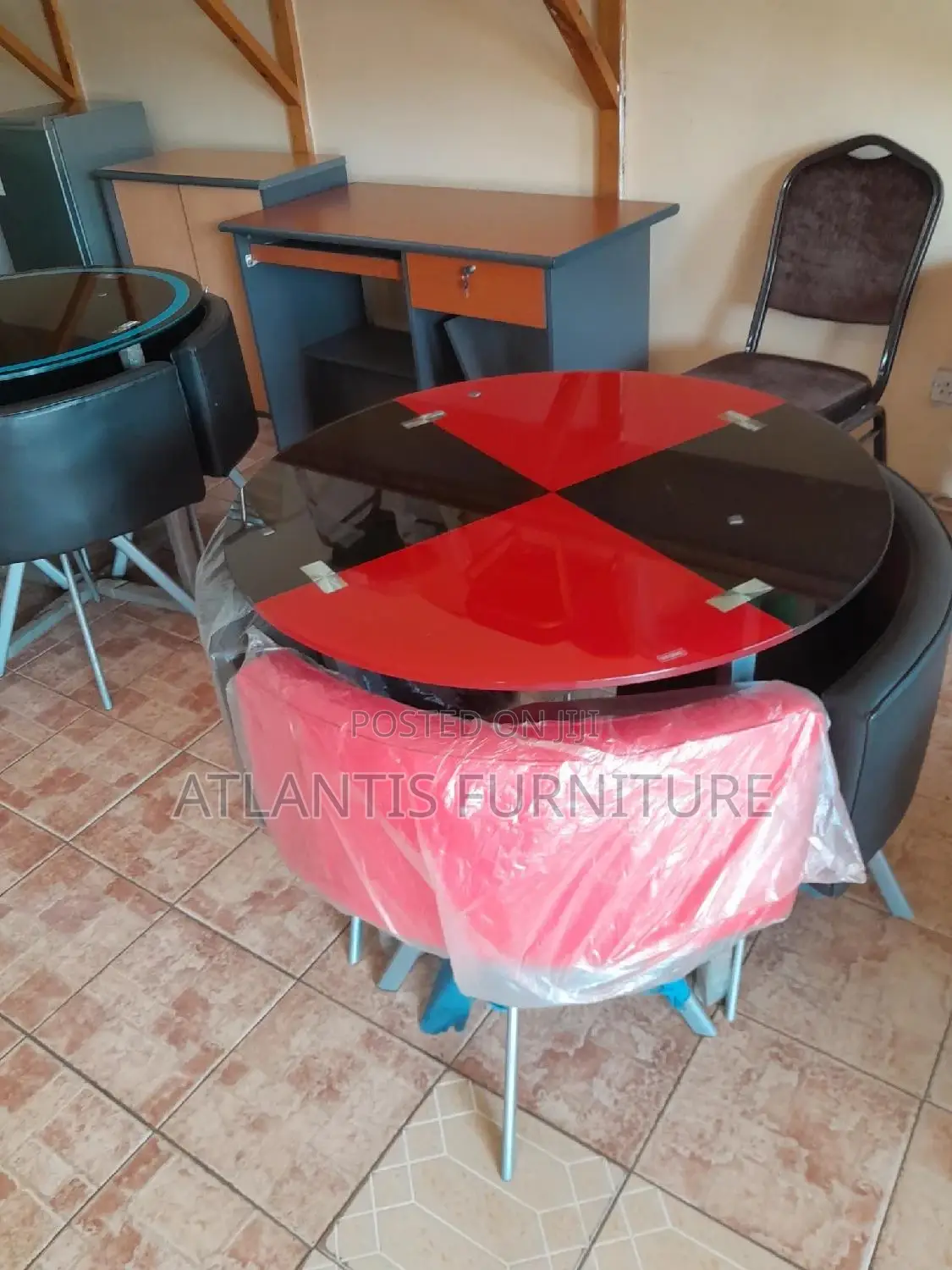 Round Dinning Table (Red)4 Seater.