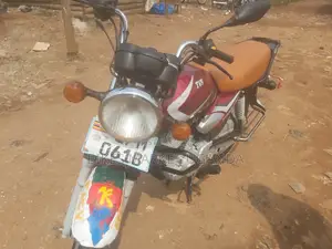 TVS HLX 125 2022 Red