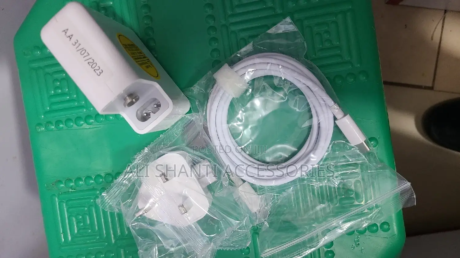 Apple Adapter/Apple Charger