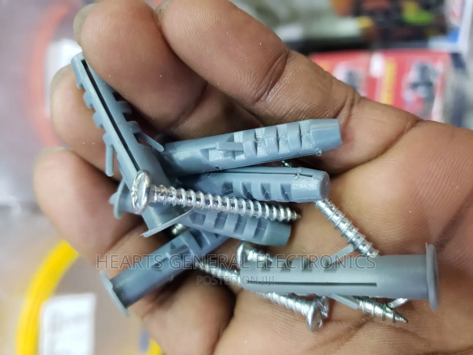 Wall Plugs and Screws ( 8 Mm )