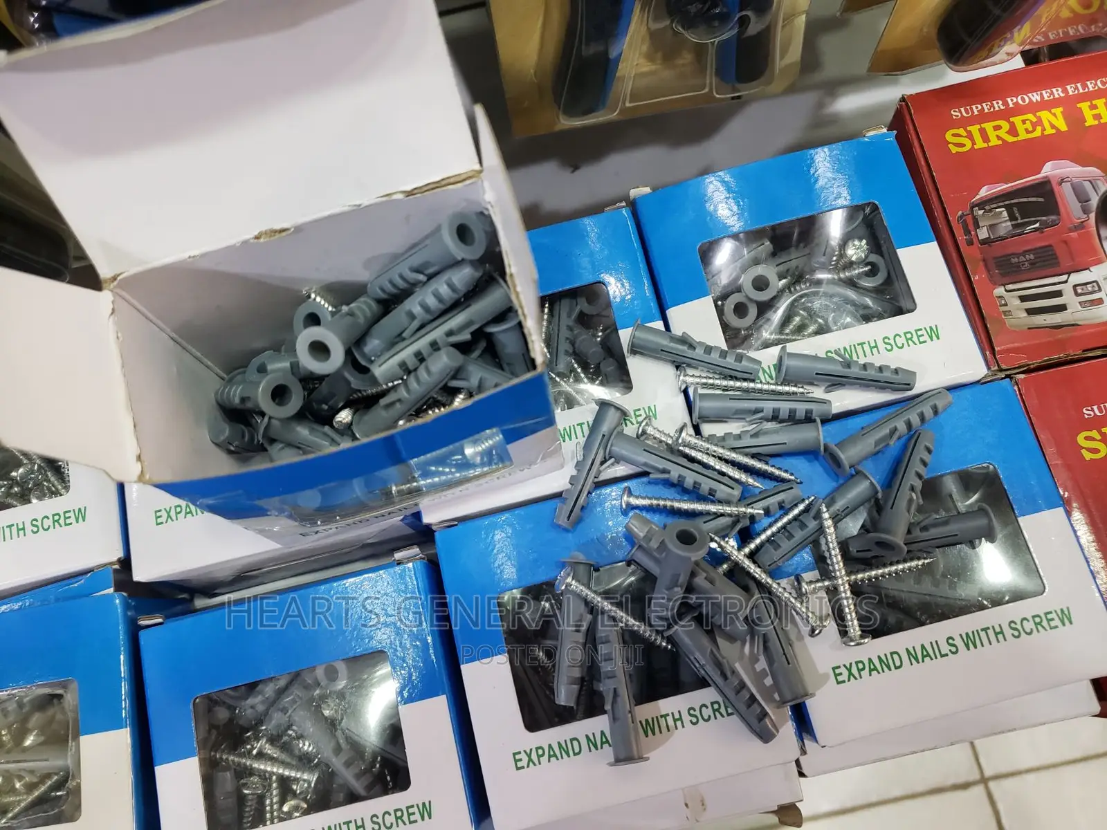 Wall Plugs and Screws ( 8 Mm )