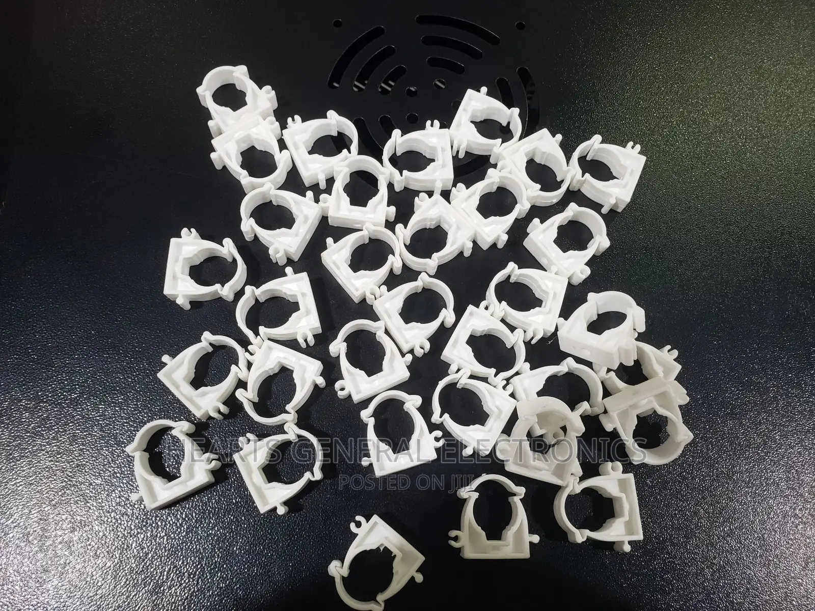 U Clips With Lock ( 20mm )