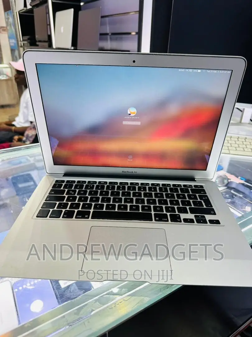 Laptop Apple MacBook Air 2011 4GB Intel Core i7 SSD 128GB