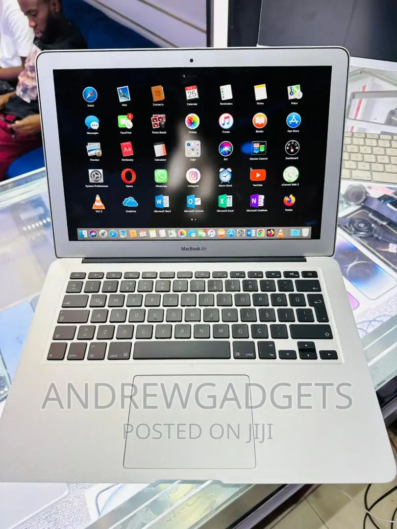 Laptop Apple MacBook Air 2011 4GB Intel Core i7 SSD 128GB