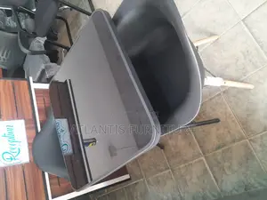 Grass Table With 2 Plastic Executive Chairs