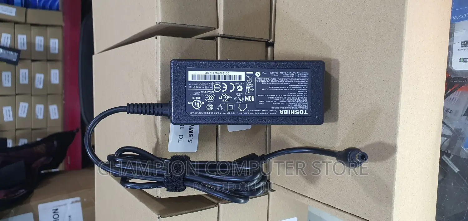 Toshiba Laptop Charger 19V 3.42A 5.5*2.5