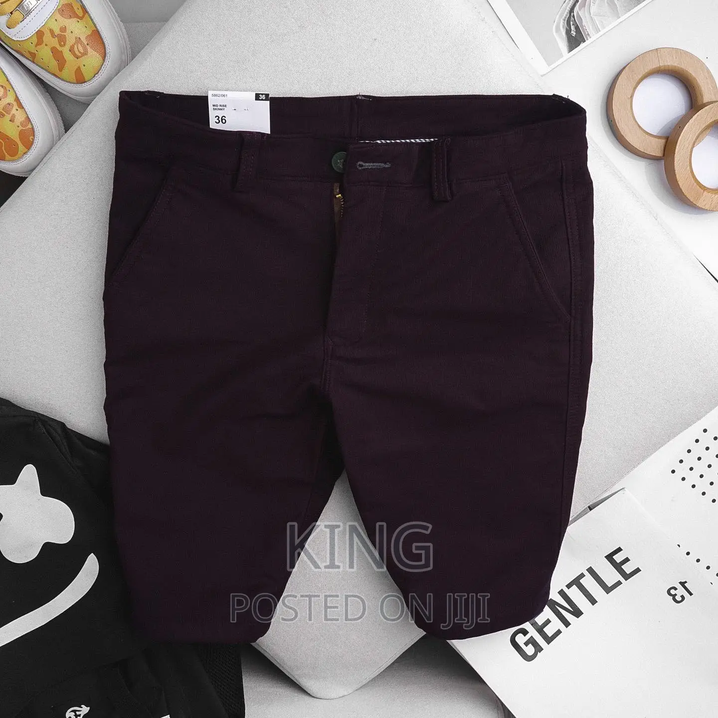 Chino Short. Maroon/Others
