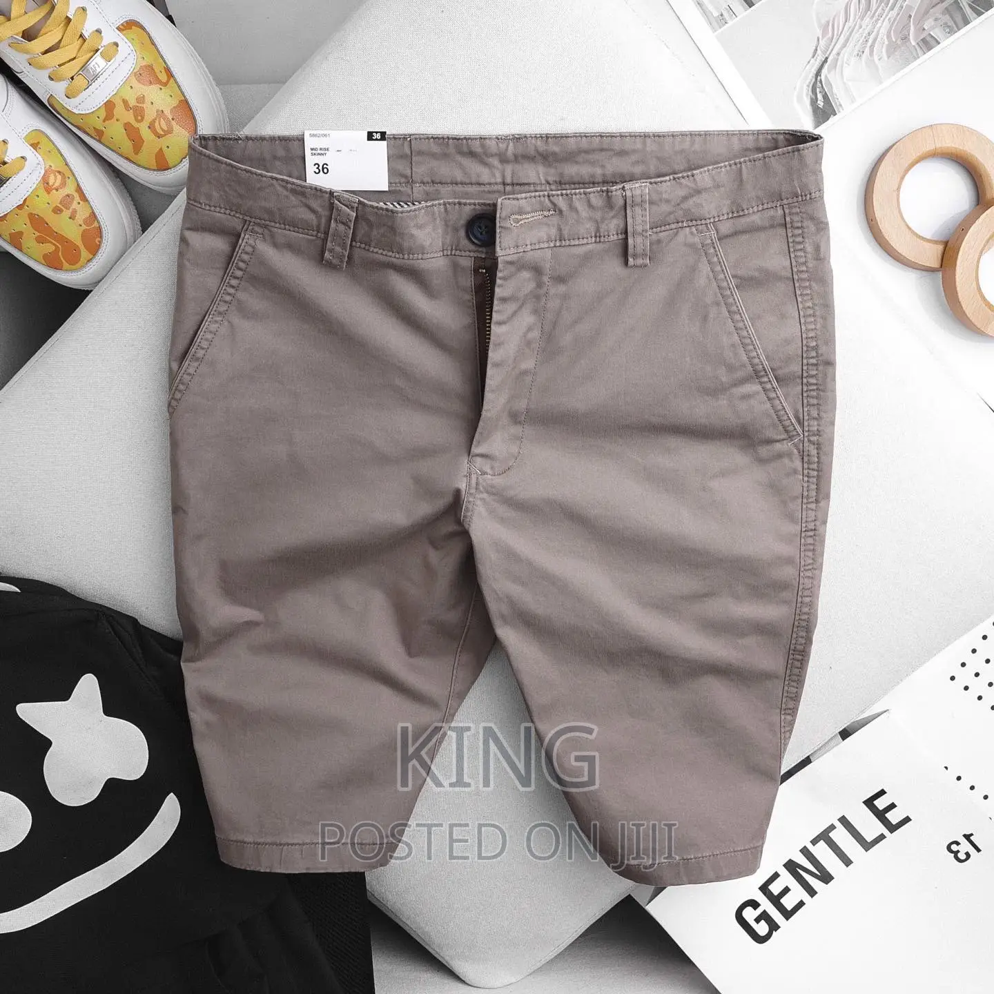 Chino Short. Maroon/Others