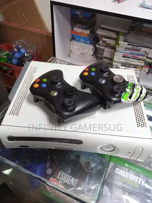 Chipped Xbox 360 Console With Games