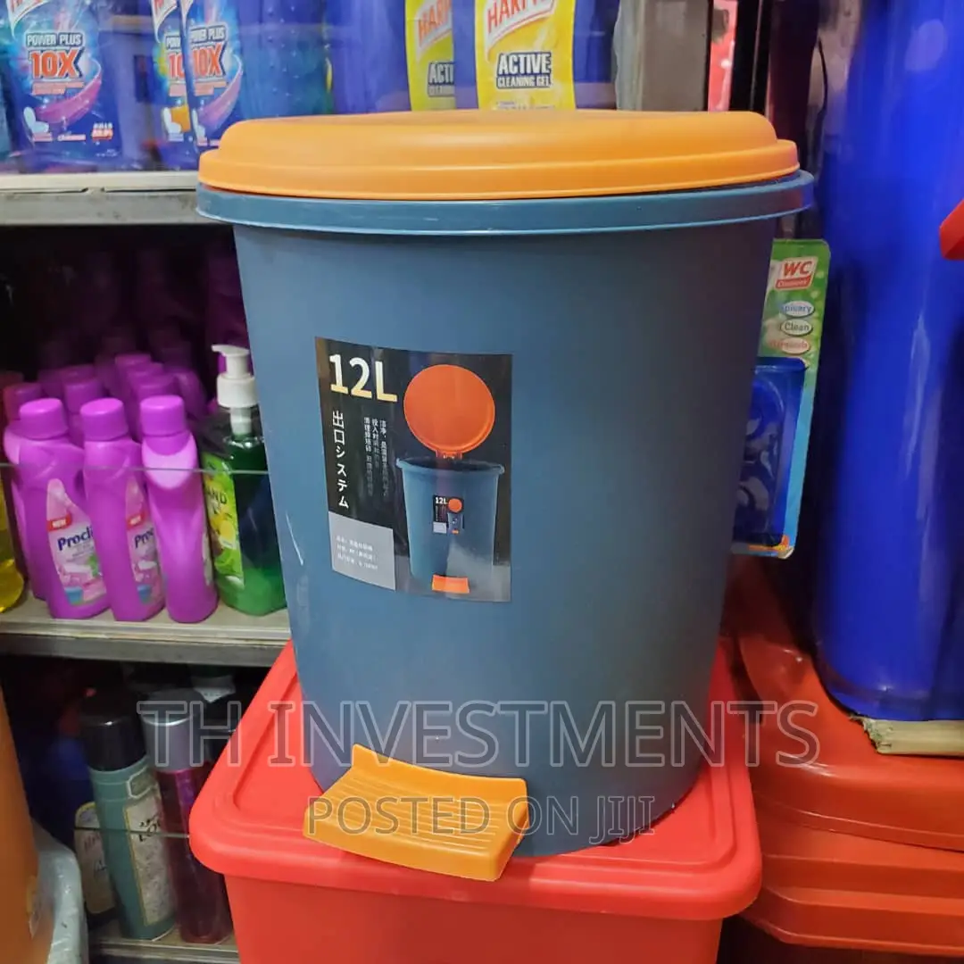 12litres Dustin Bin With Bucket Inside.