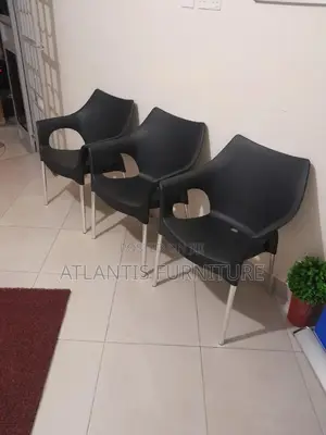 Nice Executive Plastic Chairs (Black)