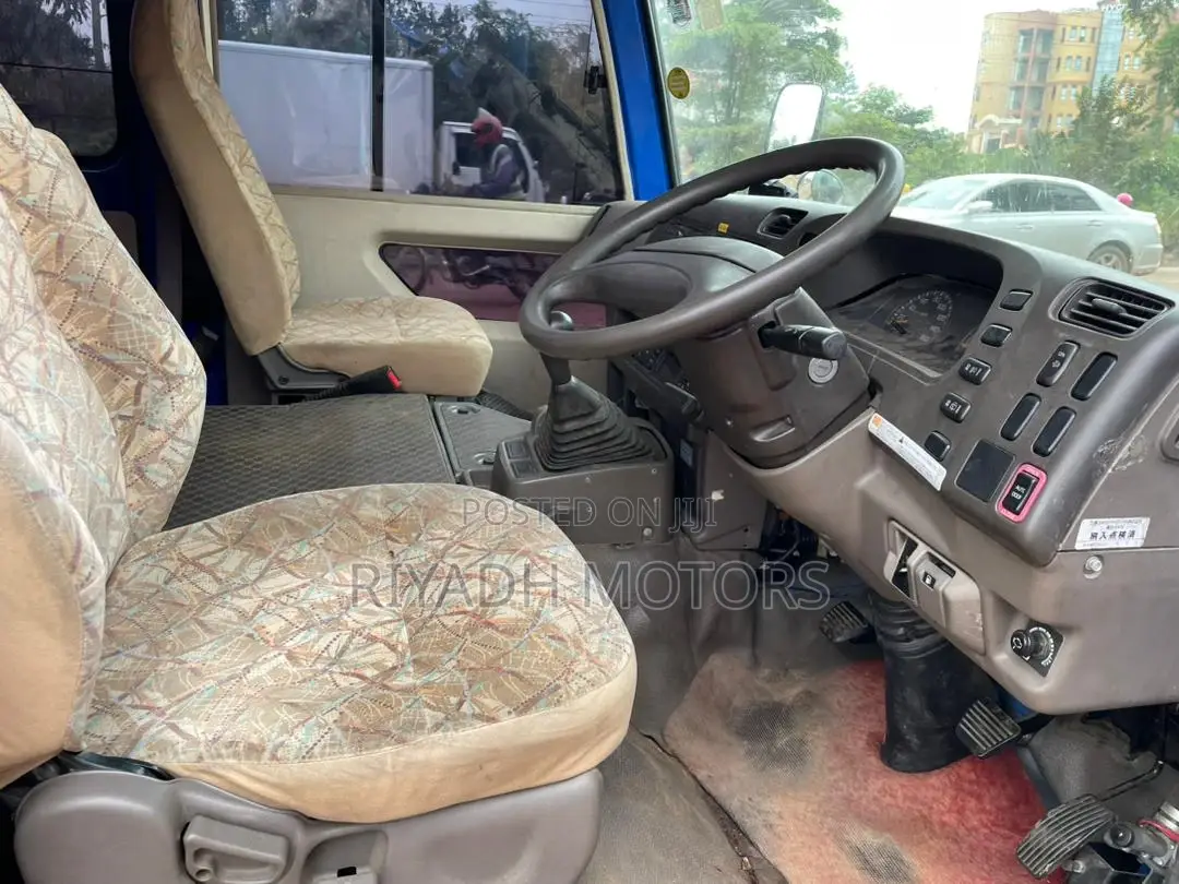 Mitsubishi Fuso Rosa 2009 Blue
