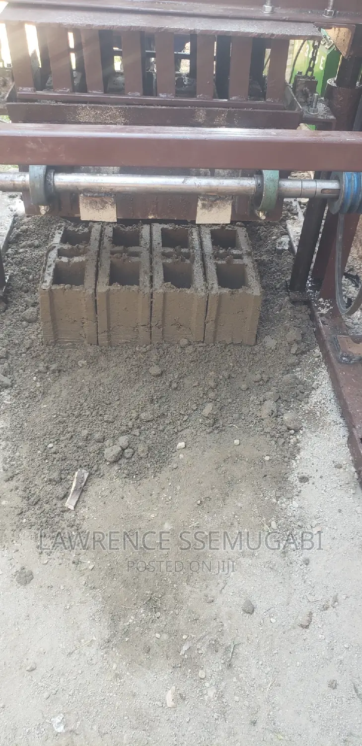 Brick Macking Machine Both Hollow And Solid Bricks