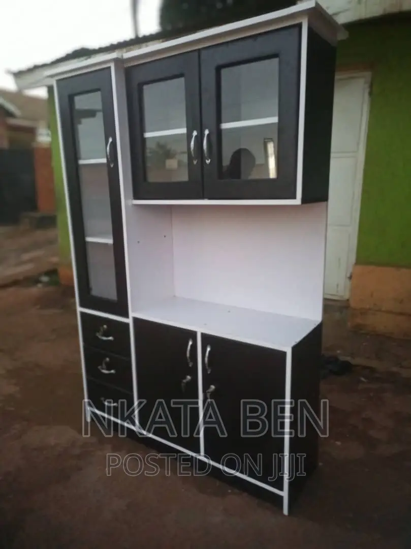 Black and White Sideboard 4*6 Feet